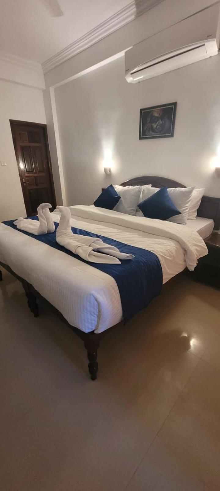 Tippys Beach Resort 코발람비치 외부 사진