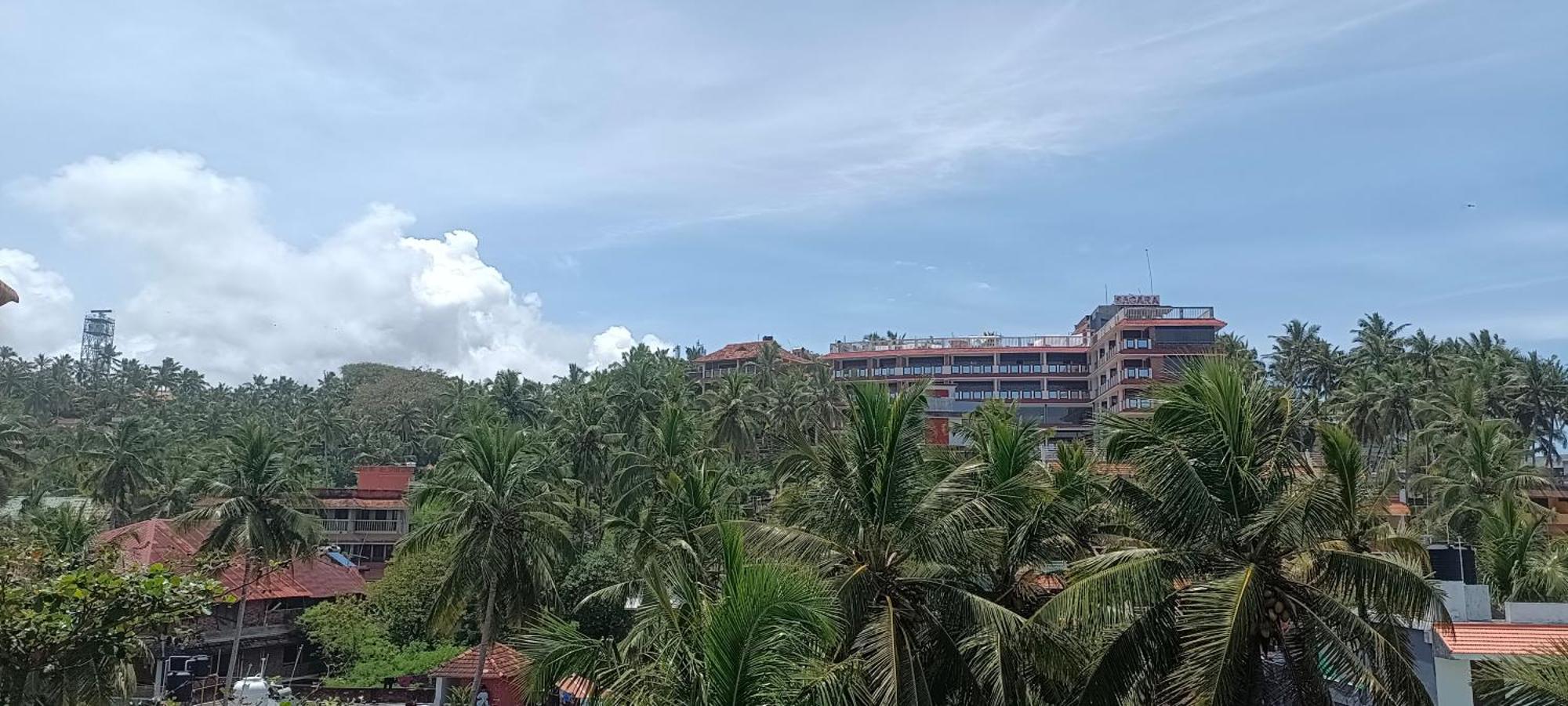 Tippys Beach Resort 코발람비치 외부 사진